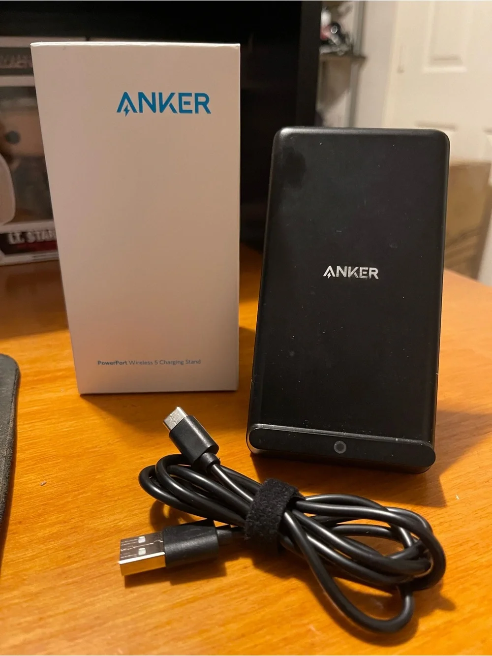 Anker Black Wireless Charging Stand with USB-C Cable